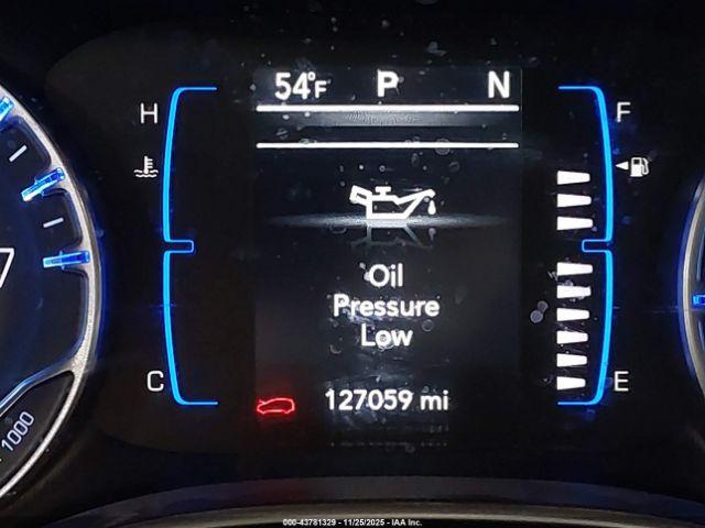 Chrysler Pacifica Touring L Image 2