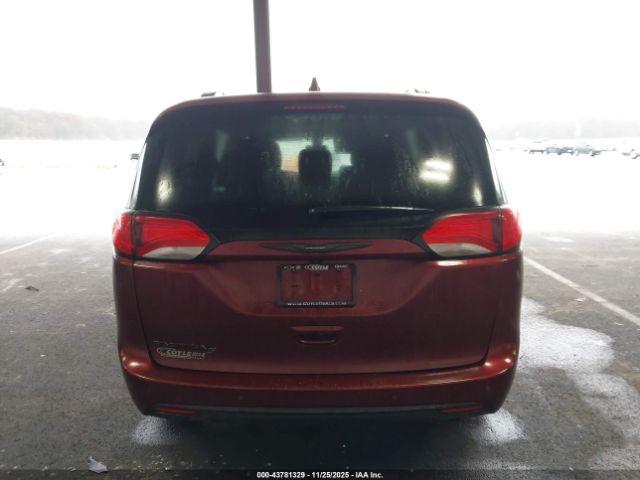 Chrysler Pacifica Touring L Image 15