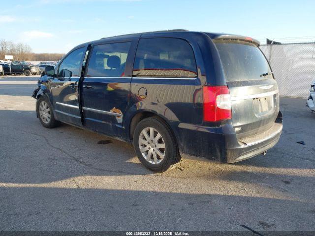 Chrysler Town & Country Touring Image 6