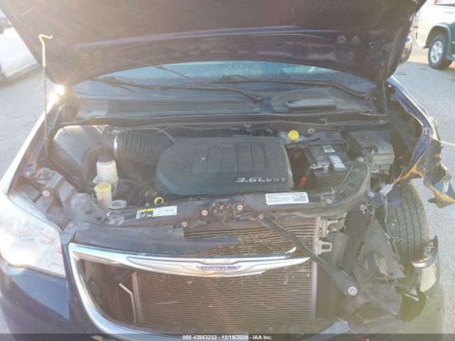 Chrysler Town & Country Touring Image 5