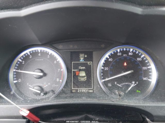 Toyota Highlander Limited V6 Image 3