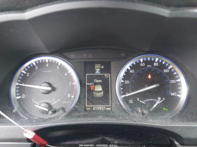 Toyota Highlander Limited V6 Image 3