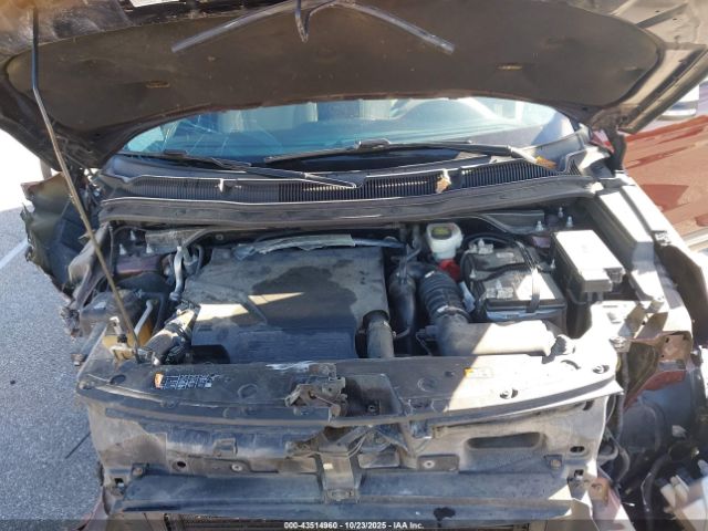 Ford Explorer Platinum Image 16