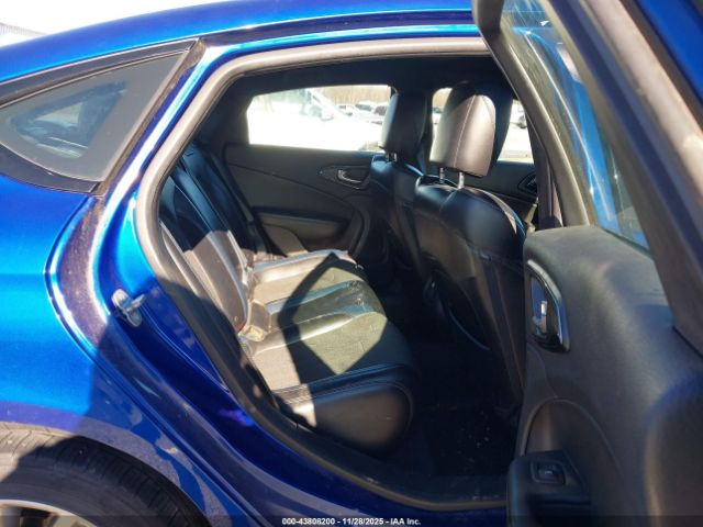 Chrysler 200 S Image 8