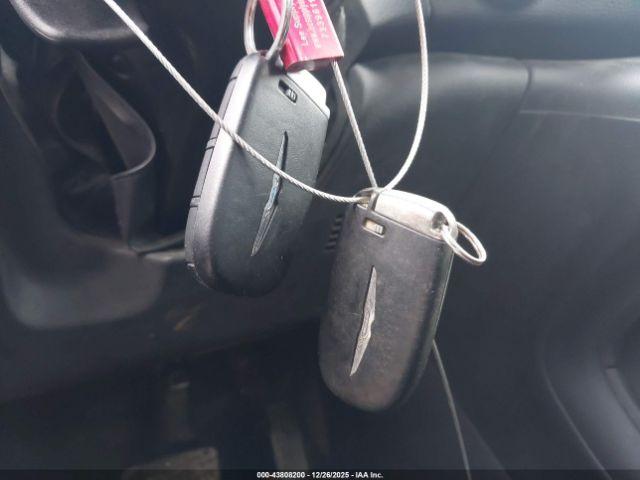 Chrysler 200 S Image 7