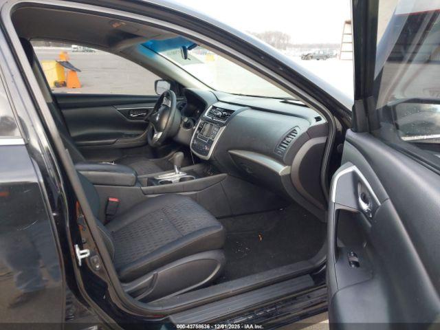 Nissan Altima Image 12