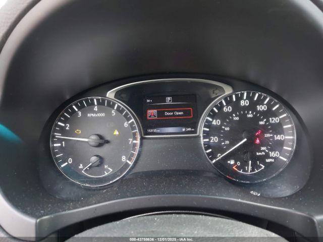 Nissan Altima Image 16