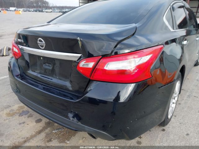 Nissan Altima Image 10