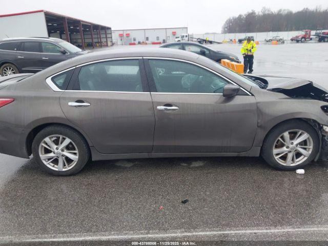 Nissan Altima 2.5 Sv Image 14