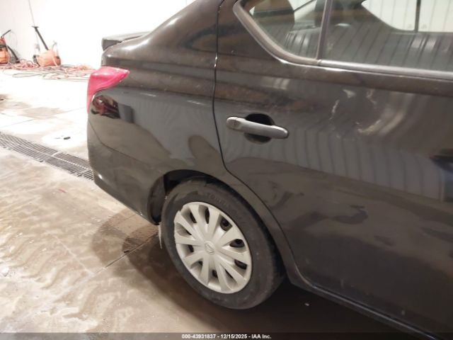 Nissan Versa 1.6 S+ Image 8