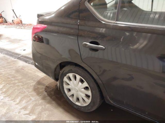 Nissan Versa 1.6 S+ Image 8