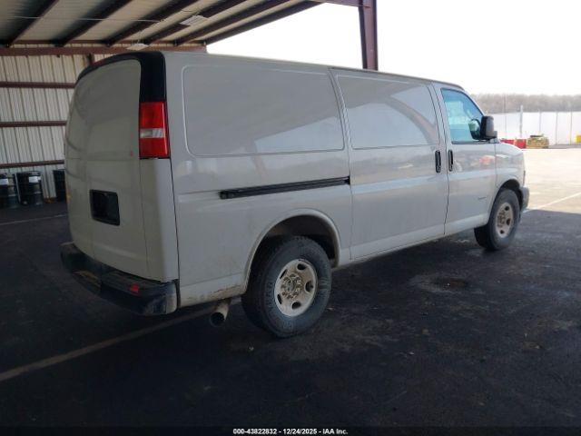 Chevrolet Express Work Van Image 3