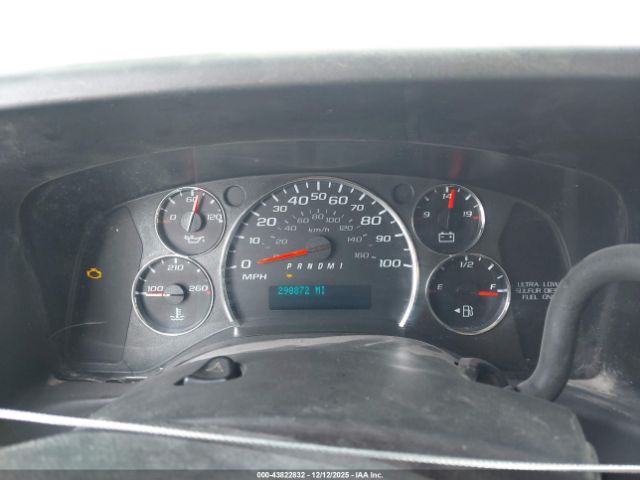 Chevrolet Express Work Van Image 9