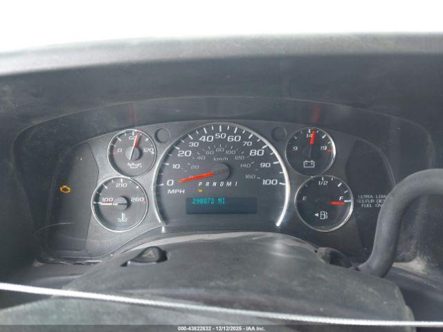 Chevrolet Express Work Van Image 9