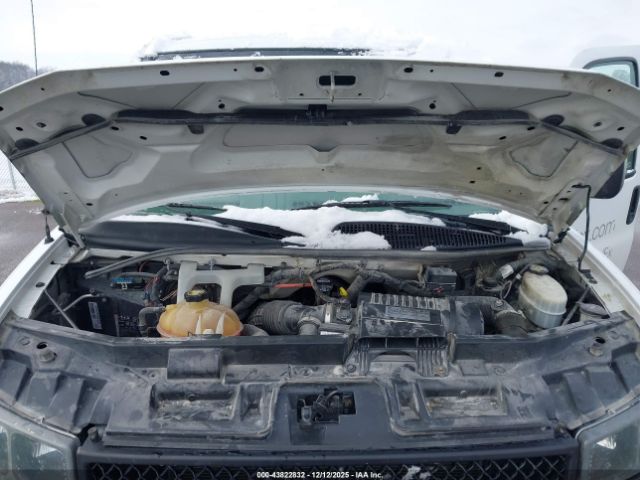 Chevrolet Express Work Van Image 11