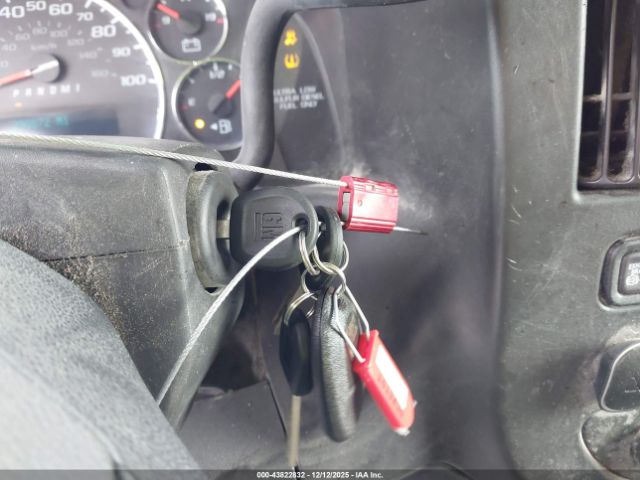 Chevrolet Express Work Van Image 8