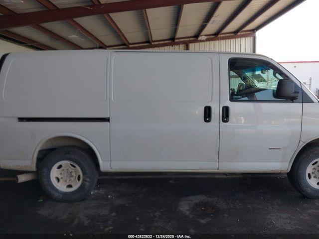 Chevrolet Express Work Van Image 4