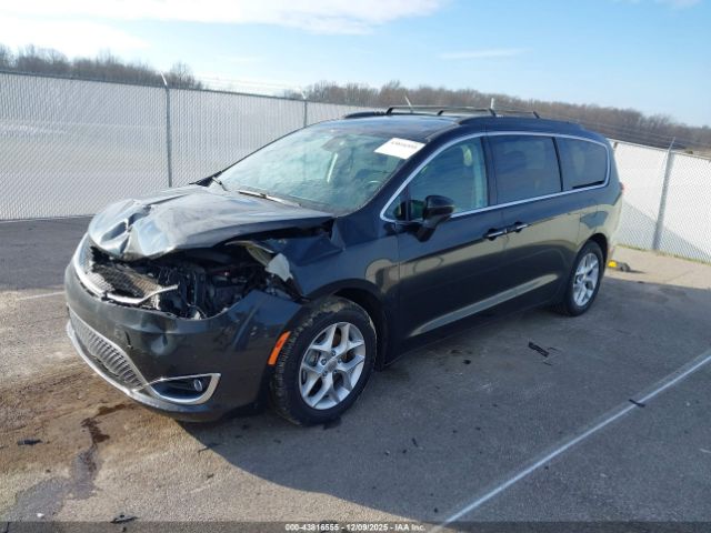 Chrysler Pacifica Touring Plus Image 6