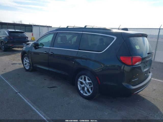 Chrysler Pacifica Touring Plus Image 7