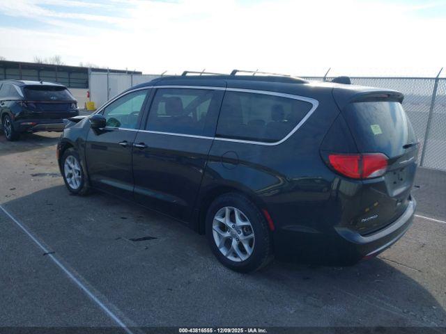 Chrysler Pacifica Touring Plus Image 7