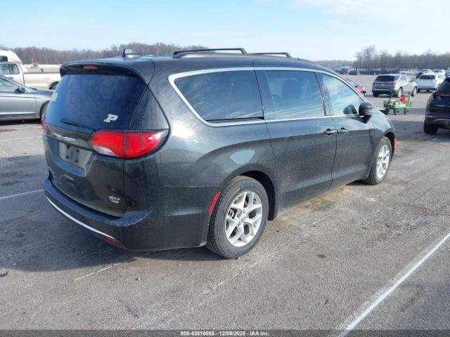 Chrysler Pacifica Touring Plus Image 11