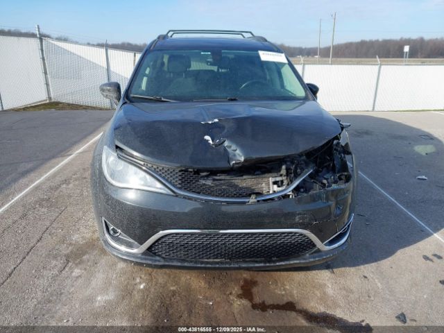 Chrysler Pacifica Touring Plus Image 12