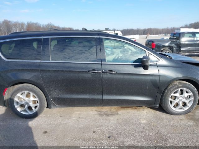 Chrysler Pacifica Touring Plus Image 16